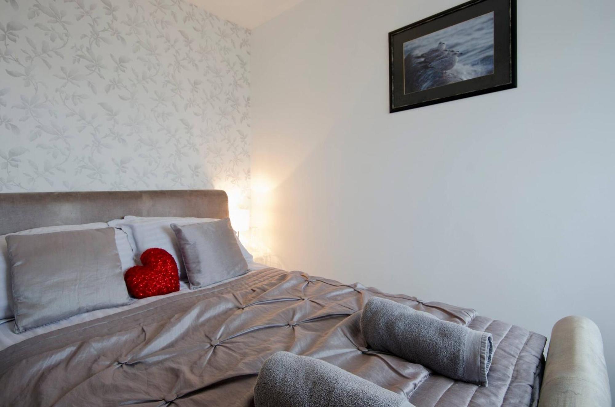 Seaview Regency Apartment With Private Parking Brighton Exterior foto